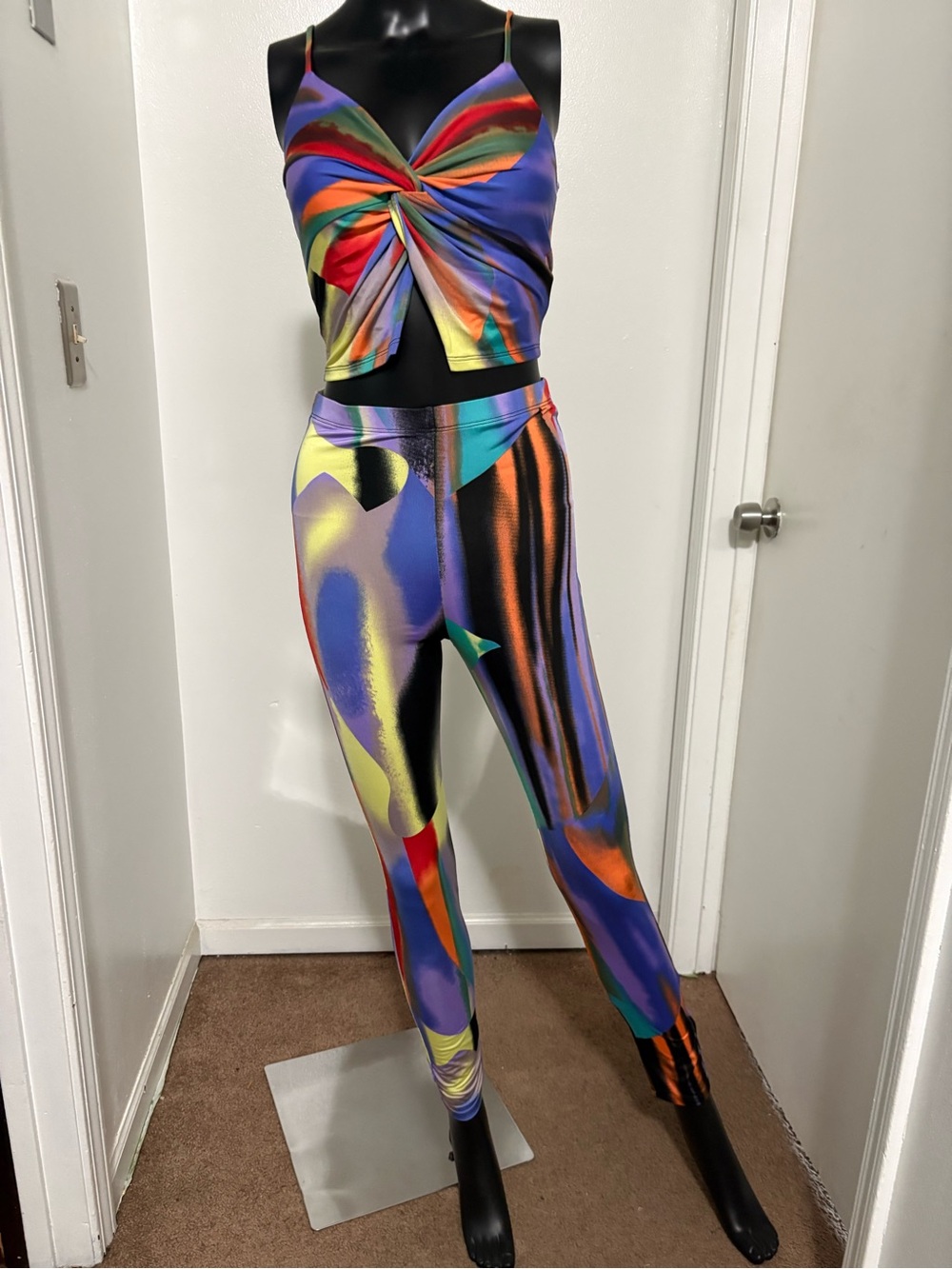 2pc crop top and leggings set-Abstract design NWOT